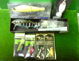 ルアーガチャ第８弾！！ラーク竿受け（茨木店）