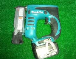 マキタ　充電式タッカ　ピンタッカ入荷！！（大東店）