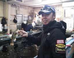 釣果情報？　室内で快適釣堀り　（茨木店）