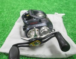 ダイワ スティーズ LTD SV103HL-TN・シマノ オシアジガー 1500HG(右)(オンラインショップ) ダイワ スティーズ LTD SV103HL-TN・シマノ オシアジガー 1500HG(右)(オンラインショップ)