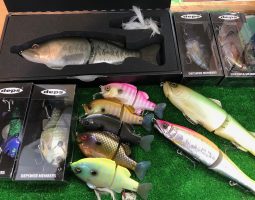 ブッシュバイパー　ヒュージカスタム　ルアーいろいろ入荷しました！！
