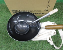 ソロキャンプ用品 新品 ヨコザワテッパン 鉄中華鍋入荷しました! ソロキャンプ用品 新品 ヨコザワテッパン 鉄中華鍋入荷しました!