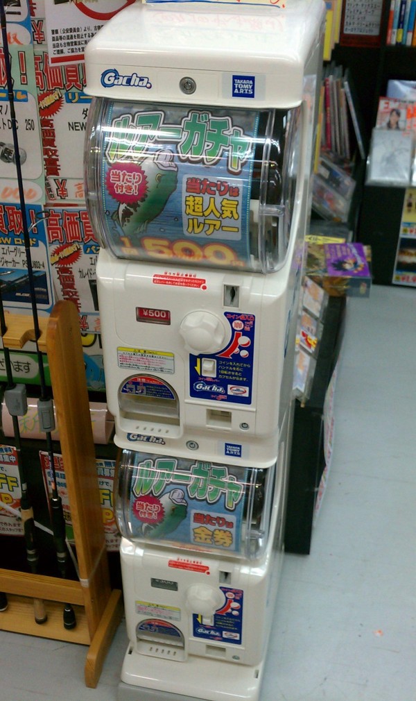 豊中店に ルアー ガチャ がキタァーー!! 豊中店に ルアー ガチャ がキタァーー!!